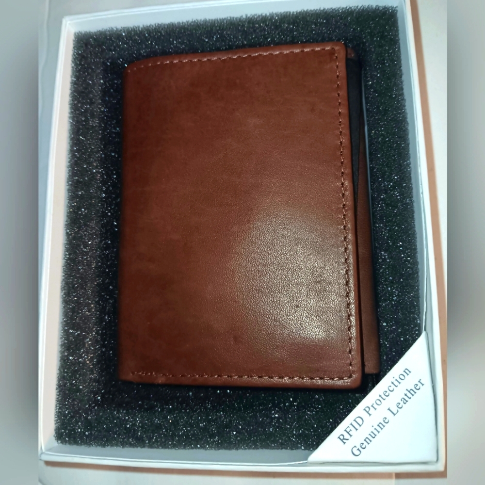 MEN'S LEATHER RFID BLOCKING TECHNOLOGY TRIFOLD WITH AN ENGRAVING PLATE BROWN